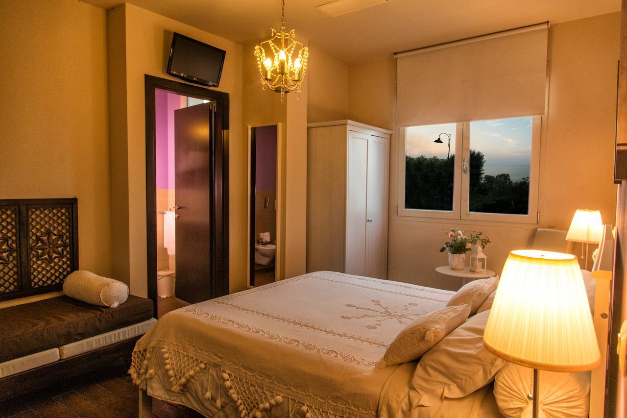 Bahita - Betty's B&B Gabicce Mare Bagian luar foto