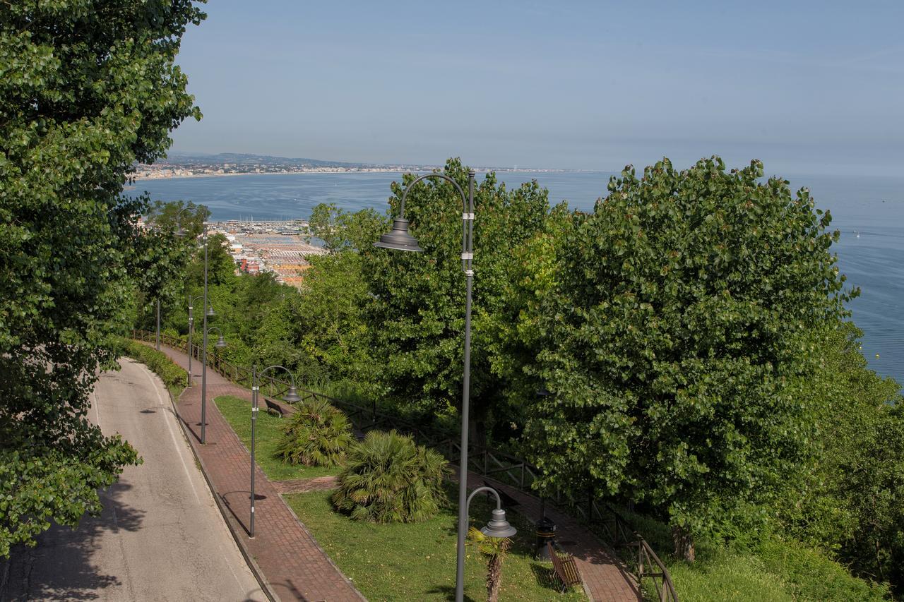 Bahita - Betty's B&B Gabicce Mare Bagian luar foto
